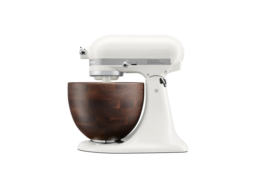 artisan standmixer mit kippbarem rührkopf und walnussholzschüssel ksm156